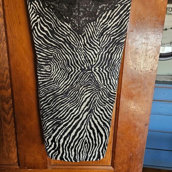 Victoria's Secret 34C Tiger Print Slip Nightie 90s Y2K Vintage Nightie - Picture 7 of 8